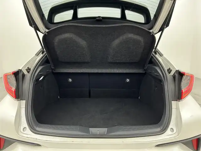 トヨタ Ｃ－ＨＲ G 福岡県 2017(平29)年 5.7万km ホワイトパールクリスタルシャイン モデリスタエアロ　/純正ナビ（ＢＴ，フルセグＴＶ）　/バックカメラ　/前後ドラレコ　/ビルトインＥＴＣ　/ＡＣＣ　/コーナーセンサー　/衝突軽減ブレーキ　/レーンキープ　/ＢＳＭ　/ハーフレザー　/シートヒーター　/ＬＥＤ