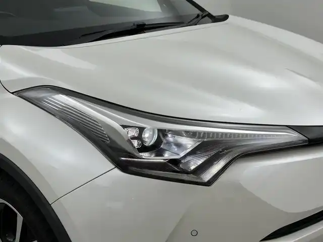 トヨタ Ｃ－ＨＲ G 福岡県 2017(平29)年 5.7万km ホワイトパールクリスタルシャイン モデリスタエアロ　/純正ナビ（ＢＴ，フルセグＴＶ）　/バックカメラ　/前後ドラレコ　/ビルトインＥＴＣ　/ＡＣＣ　/コーナーセンサー　/衝突軽減ブレーキ　/レーンキープ　/ＢＳＭ　/ハーフレザー　/シートヒーター　/ＬＥＤ