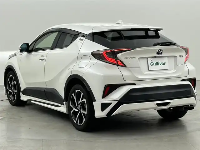 トヨタ Ｃ－ＨＲ G 福岡県 2017(平29)年 5.7万km ホワイトパールクリスタルシャイン モデリスタエアロ　/純正ナビ（ＢＴ，フルセグＴＶ）　/バックカメラ　/前後ドラレコ　/ビルトインＥＴＣ　/ＡＣＣ　/コーナーセンサー　/衝突軽減ブレーキ　/レーンキープ　/ＢＳＭ　/ハーフレザー　/シートヒーター　/ＬＥＤ