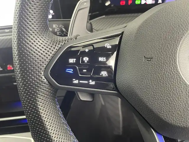 フォルクスワーゲン ＶＷ ゴルフＲヴァリアント TSI 4モーション 埼玉県 2022(令4)年 1.7万km 青 アダプティブクルーズコントロール/レーンキープアシスト　/レーンチェンジアシストシステム　/ドライバー疲労検知システム　/プリクラッシュブレーキシステム　/エマージェンシーアシスト　/パドルシフト　/ＥＴＣ２．０/純正ナビ/(フルセグ/Bluetooth/AM/FM)/パワーバックドア/バックカメラ/１８インチ純正アルミホイール/シートヒーターD+N席/ＬＥＤヘッドライト
