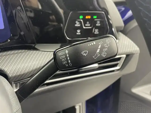 フォルクスワーゲン ＶＷ ゴルフＲヴァリアント TSI 4モーション 埼玉県 2022(令4)年 1.7万km 青 アダプティブクルーズコントロール/レーンキープアシスト　/レーンチェンジアシストシステム　/ドライバー疲労検知システム　/プリクラッシュブレーキシステム　/エマージェンシーアシスト　/パドルシフト　/ＥＴＣ２．０/純正ナビ/(フルセグ/Bluetooth/AM/FM)/パワーバックドア/バックカメラ/１８インチ純正アルミホイール/シートヒーターD+N席/ＬＥＤヘッドライト