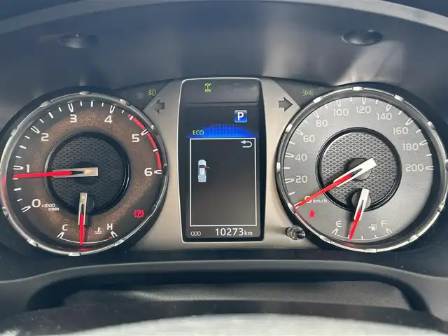 トヨタ ハイラックス Z GRスポーツ 兵庫県 2024(令6)年 1.1万km アティチュードブラックマイカ ワンオーナー/純正8インチディスプレイオーディオ/ワンオーナー/全周囲カメラ/プッシュスタート/アイドリングストップ/パドルシフト/レーンキープアシスト/クルーズコントロール（追従あり）/MTモード付AT/ETC/ハーフレザーシート/運転席パワーシート/運転席シートヒーター/LEDヘッドライト/オートライト/社外フロアマット/コーナーセンサー/GRスポーツバー/GRマッドフラップ/4WD/純正アルミ１８インチ/スペアキー1本/取扱説明書・保証書書