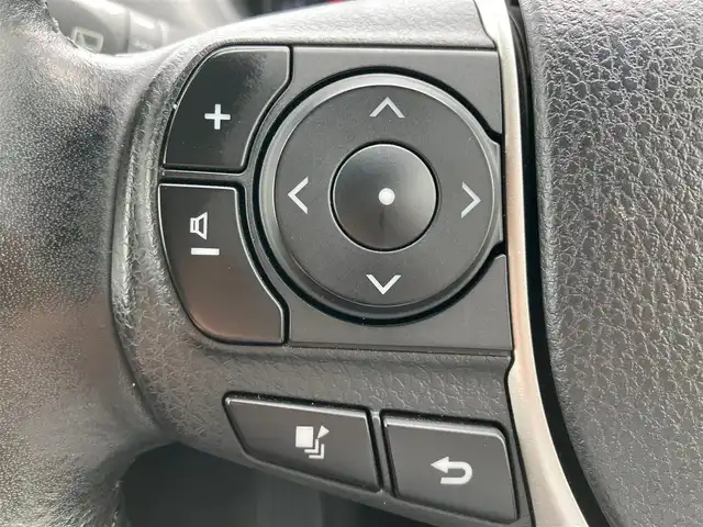 トヨタ ヴォクシー ZS 煌 静岡県 2017(平29)年 4.4万km ボルドーマイカメタリック エンジンスタートボタン/保証書/取扱説明書/記録簿/パワーステアリング/パワーウィンドウ/アイドリングストップ/スマートキー/Wオートエアコン/クルーズコントロール/ETC/USB入力端子/バックカメラ/純正SDナビ（CD.DVD.BT.フルセグ）/3列シート/ドライブレコーダー/ウォークスルー/両側パワースライドドア/純正アルミホイール/ABS/横滑り防止装置/レーンキープアシスト/オートライト/オートマチックハイビーム/Wエアバック/衝突軽減システム/合皮シートカバー