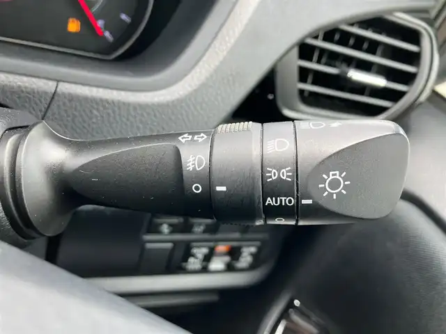 トヨタ ヴォクシー ZS 煌 静岡県 2017(平29)年 4.4万km ボルドーマイカメタリック エンジンスタートボタン/保証書/取扱説明書/記録簿/パワーステアリング/パワーウィンドウ/アイドリングストップ/スマートキー/Wオートエアコン/クルーズコントロール/ETC/USB入力端子/バックカメラ/純正SDナビ（CD.DVD.BT.フルセグ）/3列シート/ドライブレコーダー/ウォークスルー/両側パワースライドドア/純正アルミホイール/ABS/横滑り防止装置/レーンキープアシスト/オートライト/オートマチックハイビーム/Wエアバック/衝突軽減システム/合皮シートカバー