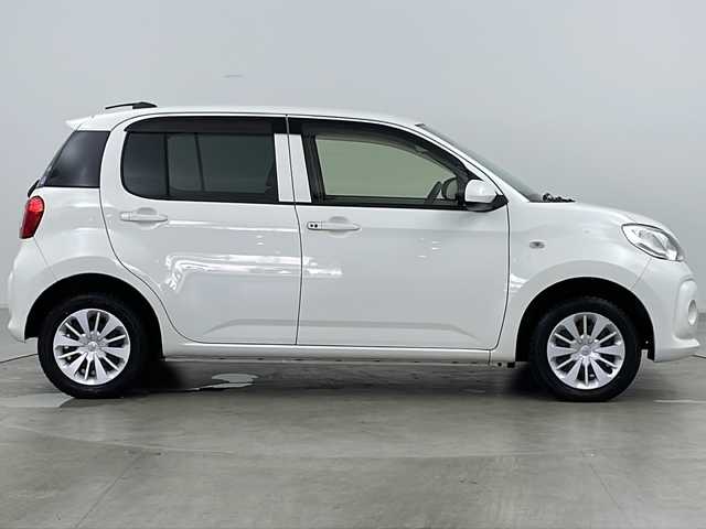 トヨタ パッソ X Lパッケージ S 道東・釧路十勝 2020(令2)年 2.6万km ホワイト ・4WD/・純正ナビ＆Bluetooth＆CD＆フルセグTV/・プリクラッシュセーフティ/・アイドリングストップ/・クリアランスソナー/・オートマチックハイビーム/・横滑り防止装置/・シートヒーター/・ビルトインETC/・オートライト/・LEDライト/・スマートキー/・電動格納ミラー/・積込サマータイヤ付