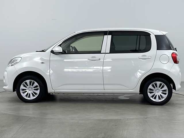 トヨタ パッソ X Lパッケージ S 道東・釧路十勝 2020(令2)年 2.6万km ホワイト ・4WD/・純正ナビ＆Bluetooth＆CD＆フルセグTV/・プリクラッシュセーフティ/・アイドリングストップ/・クリアランスソナー/・オートマチックハイビーム/・横滑り防止装置/・シートヒーター/・ビルトインETC/・オートライト/・LEDライト/・スマートキー/・電動格納ミラー/・積込サマータイヤ付