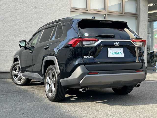 トヨタ ＲＡＶ４ G 大阪府 2020(令2)年 3.2万km アティチュードブラックマイカ 純正7インチナビ/（フルセグ／ＢＴ／ＣＤ／ＤＶＤ）/レーダークルーズコントロール/バックモニター/ブラインドスポットモニター/コーナーセンサー/衝突被害軽減システム/レーンキープアシスト/電動リアゲート/レザーシート（黒）/運転席パワーシート/前席パワーシート/運転席メモリーシート/ハンドルヒーター/４WD/前後ドライブレコーダー/ETC/純正１８インチＡＷ/保証書/取扱説明書/スペアキーX1