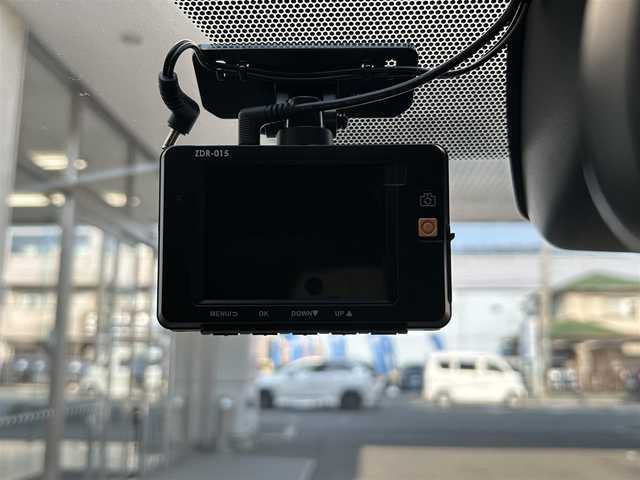トヨタ ＲＡＶ４ G 大阪府 2020(令2)年 3.2万km アティチュードブラックマイカ 純正7インチナビ/（フルセグ／ＢＴ／ＣＤ／ＤＶＤ）/レーダークルーズコントロール/バックモニター/ブラインドスポットモニター/コーナーセンサー/衝突被害軽減システム/レーンキープアシスト/電動リアゲート/レザーシート（黒）/運転席パワーシート/前席パワーシート/運転席メモリーシート/ハンドルヒーター/４WD/前後ドライブレコーダー/ETC/純正１８インチＡＷ/保証書/取扱説明書/スペアキーX1