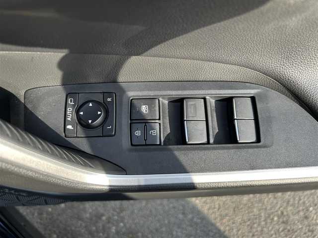トヨタ ＲＡＶ４ G 大阪府 2020(令2)年 3.2万km アティチュードブラックマイカ 純正7インチナビ/（フルセグ／ＢＴ／ＣＤ／ＤＶＤ）/レーダークルーズコントロール/バックモニター/ブラインドスポットモニター/コーナーセンサー/衝突被害軽減システム/レーンキープアシスト/電動リアゲート/レザーシート（黒）/運転席パワーシート/前席パワーシート/運転席メモリーシート/ハンドルヒーター/４WD/前後ドライブレコーダー/ETC/純正１８インチＡＷ/保証書/取扱説明書/スペアキーX1