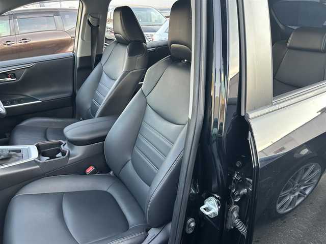 トヨタ ＲＡＶ４ G 大阪府 2020(令2)年 3.2万km アティチュードブラックマイカ 純正7インチナビ/（フルセグ／ＢＴ／ＣＤ／ＤＶＤ）/レーダークルーズコントロール/バックモニター/ブラインドスポットモニター/コーナーセンサー/衝突被害軽減システム/レーンキープアシスト/電動リアゲート/レザーシート（黒）/運転席パワーシート/前席パワーシート/運転席メモリーシート/ハンドルヒーター/４WD/前後ドライブレコーダー/ETC/純正１８インチＡＷ/保証書/取扱説明書/スペアキーX1