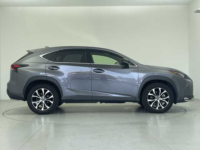 レクサス ＮＸ 200t Fスポーツ 愛知県 2016(平28)年 4.4万km マーキュリーグレーマイカ ガラスルーフ/三眼LEDヘッドライト/純正メモリナビ・フルセグＴＶ/バックカメラ/スマートキー/カードキー/パドルシフト/オートホールド機能/ステアリングヒーター/シートヒーター/エアシート/パワーシート/赤レザーシート
