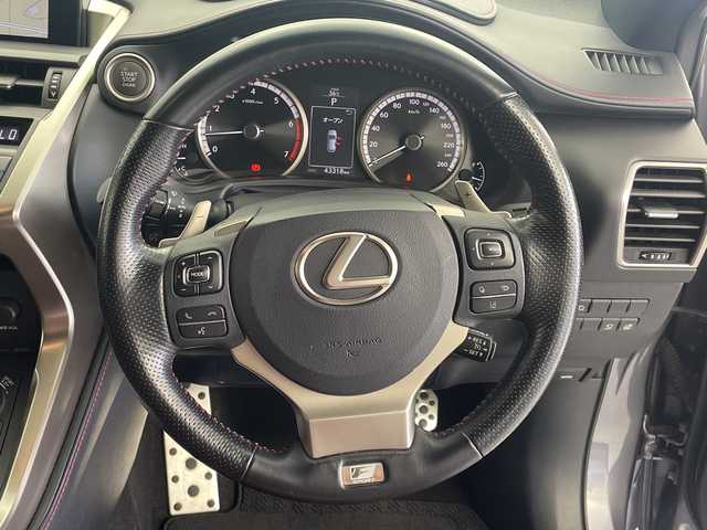 レクサス ＮＸ 200t Fスポーツ 愛知県 2016(平28)年 4.4万km マーキュリーグレーマイカ ガラスルーフ/三眼LEDヘッドライト/純正メモリナビ・フルセグＴＶ/バックカメラ/スマートキー/カードキー/パドルシフト/オートホールド機能/ステアリングヒーター/シートヒーター/エアシート/パワーシート/赤レザーシート