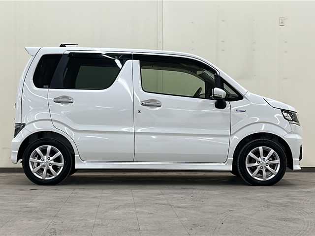 スズキ ワゴンＲ カスタムＺ HYBRID ZX 道央・札幌 2022(令4)年 0.4万km ピュアホワイトP /4WD//純正オーディオ/（CD/AM/FM）//デュアルカメラブレーキ//レーダークルーコントロール//オートライト//フォグライト//両席シートヒーター//リアスポイラー//タイプC給電ポート//保証書