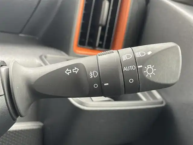 ダイハツ タント ファンクロス 岡山県 2023(令5)年 2.6万km サンドベージュメタリック 純正ナビ　NMZK-W73D/フルセグTV、CD、DVD、Bluetooth、AM、FM/全方位カメラ/両側パワースライドドア/シートバックテーブル/ドライブレコーダー/ロールサンシェード/スマートアシスト