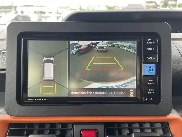 ダイハツ タント ファンクロス 岡山県 2023(令5)年 2.6万km サンドベージュメタリック 純正ナビ　NMZK-W73D/フルセグTV、CD、DVD、Bluetooth、AM、FM/全方位カメラ/両側パワースライドドア/シートバックテーブル/ドライブレコーダー/ロールサンシェード/スマートアシスト