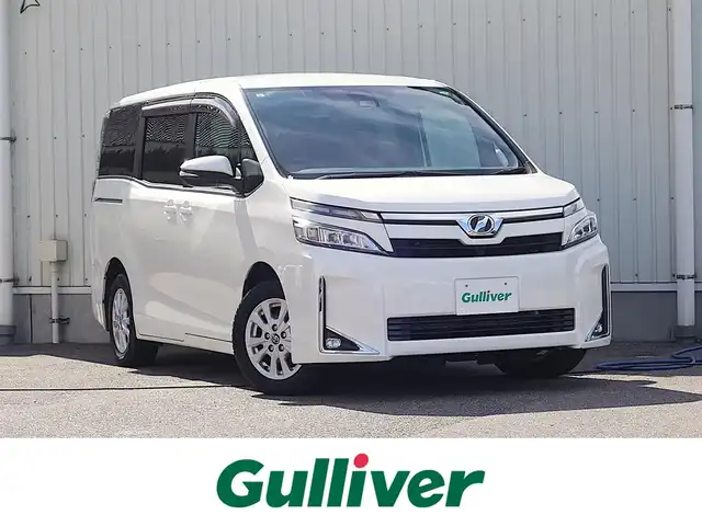 トヨタ ヴォクシー V 山形県 2017(平29)年 6.8万km ホワイトパールクリスタルシャイン 衝突被害軽減システム/フリップダウンモニター/メモリナビ/　　【CD DVD BT フルセグ USB】/バックカメラ/パワースライドドア/クルーズコントロール/LEDオートライト/シートヒーター/純正15インチアルミホイール/アイドリングストップ/ステアリングスイッチ/MTモード付AT/電動格納ウィンカーミラー/フォグランプ/純正フロアマット/スマートキー/ETC