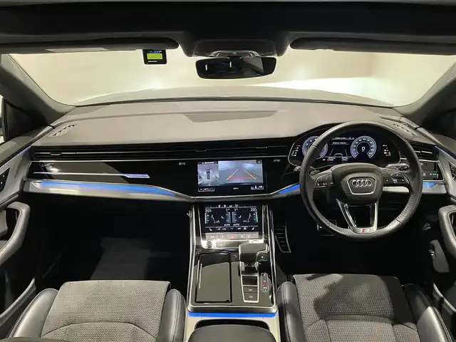 アウディ Ｑ８ 55TFSIクワトロ デビューPKG Sライン 愛知県 2019(令1)年 4.8万km 青Ｍ パノラマＳ／Ｒ　/ＳラインＰＫＧ　/コンフォートアシスタンスＰＫＧ　/ＢＡＮＧ＆ＯＬＵＦＳＥＮサウンド　　/バーチャルコクピット　/ＭＭＩナビゲーション　/フルセグＴＶ/HDマトリクスLEDヘッドライト/LEDリヤダイナミックターンインディケーター/オールホイールステアリング/ルーフレール（アルミニウム）/アダプティブウインドウワイパー/パワークロージングドア/フロントクロストラフィックアシスト/アウディサイドアシスト/エグジットワーニング/リヤクロストラフィックアシスト/アウディプレセンスフロント/リヤ/アダプティブドライブアシスト/エマージェンシーアシスト/プレセンスベーシック（リヤシート）/リヤサイドエアバッグ/アウディプレセンス360/エアサスペンション