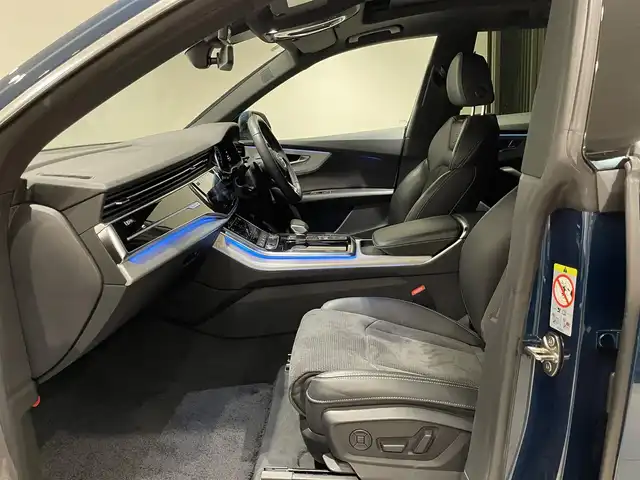 アウディ Ｑ８ 55TFSIクワトロ デビューPKG Sライン 愛知県 2019(令1)年 4.8万km 青Ｍ パノラマＳ／Ｒ　/ＳラインＰＫＧ　/コンフォートアシスタンスＰＫＧ　/ＢＡＮＧ＆ＯＬＵＦＳＥＮサウンド　　/バーチャルコクピット　/ＭＭＩナビゲーション　/フルセグＴＶ/HDマトリクスLEDヘッドライト/LEDリヤダイナミックターンインディケーター/オールホイールステアリング/ルーフレール（アルミニウム）/アダプティブウインドウワイパー/パワークロージングドア/フロントクロストラフィックアシスト/アウディサイドアシスト/エグジットワーニング/リヤクロストラフィックアシスト/アウディプレセンスフロント/リヤ/アダプティブドライブアシスト/エマージェンシーアシスト/プレセンスベーシック（リヤシート）/リヤサイドエアバッグ/アウディプレセンス360/エアサスペンション