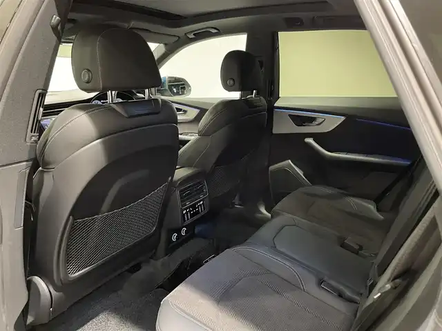 アウディ Ｑ８ 55TFSIクワトロ デビューPKG Sライン 愛知県 2019(令1)年 4.8万km 青Ｍ パノラマＳ／Ｒ　/ＳラインＰＫＧ　/コンフォートアシスタンスＰＫＧ　/ＢＡＮＧ＆ＯＬＵＦＳＥＮサウンド　　/バーチャルコクピット　/ＭＭＩナビゲーション　/フルセグＴＶ/HDマトリクスLEDヘッドライト/LEDリヤダイナミックターンインディケーター/オールホイールステアリング/ルーフレール（アルミニウム）/アダプティブウインドウワイパー/パワークロージングドア/フロントクロストラフィックアシスト/アウディサイドアシスト/エグジットワーニング/リヤクロストラフィックアシスト/アウディプレセンスフロント/リヤ/アダプティブドライブアシスト/エマージェンシーアシスト/プレセンスベーシック（リヤシート）/リヤサイドエアバッグ/アウディプレセンス360/エアサスペンション