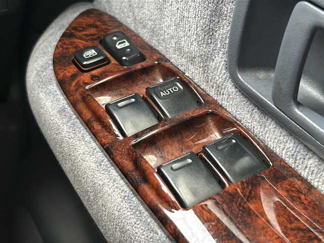 トヨタ ランドクルーザー プラド TX－LTD 高知県 2000(平12)年 18.4万km シルバーM/シルバーM ４ＷＤ/ウインチ/ルーフレール/グリルガード/ディーゼル/アップルカープレイ/アンドロイドオート