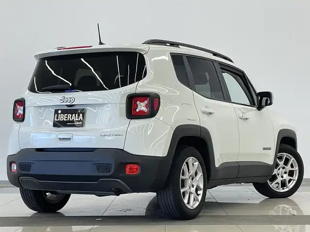 クライスラー・ジープ ジープ レネゲード リミテッド 岡山県 2023(令5)年 4.3万km 白 ブラックレザーシート/シートヒーター/ステアリングヒーター/ACC/自動緊急ブレーキ/レーンセンス警告/ParkSence/リアParkSence/ブラインドスポット警告/オートライト/オートワイパー/アイドリングストップ/アダプティブヘッドライト/純正メモリナビ/リアカメラ/フルセグTV/Bluetooth/USB/AUX/ETC2.0/JEEP純正ドラレコ（F/R）/自動防眩ミラー/ハロゲンヘッドライト/電動格納ミラー