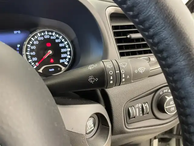 クライスラー・ジープ ジープ レネゲード リミテッド 岡山県 2023(令5)年 4.3万km 白 ブラックレザーシート/シートヒーター/ステアリングヒーター/ACC/自動緊急ブレーキ/レーンセンス警告/ParkSence/リアParkSence/ブラインドスポット警告/オートライト/オートワイパー/アイドリングストップ/アダプティブヘッドライト/純正メモリナビ/リアカメラ/フルセグTV/Bluetooth/USB/AUX/ETC2.0/JEEP純正ドラレコ（F/R）/自動防眩ミラー/ハロゲンヘッドライト/電動格納ミラー
