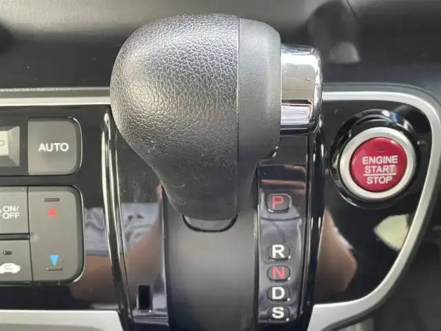 ホンダ Ｎ ＢＯＸ カスタム G ターボSSパッケージ 宮城県 2016(平28)年 5.2万km プレミアムホワイトパールⅡ 登録時走行距離52092km/カロッツェリアナビ/フルセグTV/両側パワースライドドア/バックカメラ/ビルトインETC/ルーズコントロール/衝突被害軽減ブレーキ/ターボ/HIDヘッドランプ/オートライト/オートエアコン/革巻きステアリング/ステアリングスイッチ/パドルシフト/ハーフレザーシート/前席シートヒーター/純正15インチアルミホイール/スマートキー/プッシュエンジンスイッチ/禁煙車