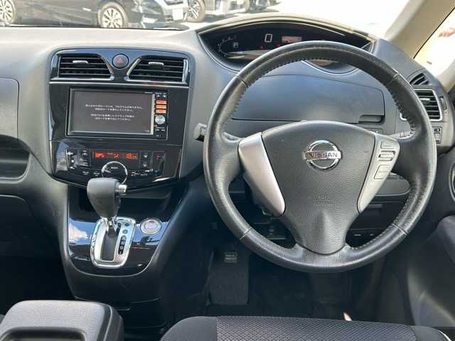 日産 セレナ ハイウェイスター S HV Vセレ 千葉県 2013(平25)年 4.6万km スーパーブラック 純正ナビ/フルセグTV/ＣＤ/ＤＶＤ/Bluetooth/全方位カメラ/バックカメラ　/ＥＴＣ/両側パワースライドドア/衝突軽減システム　/盗難防止機能/ステアリングスイッチ/オートライト/スマートキー/スペアキー1本/ドアバイザー/純正アルミホイール/社外スタッドレス１５インチＡＷ車載　/純正フロアマット　/保証書　/取扱説明書　