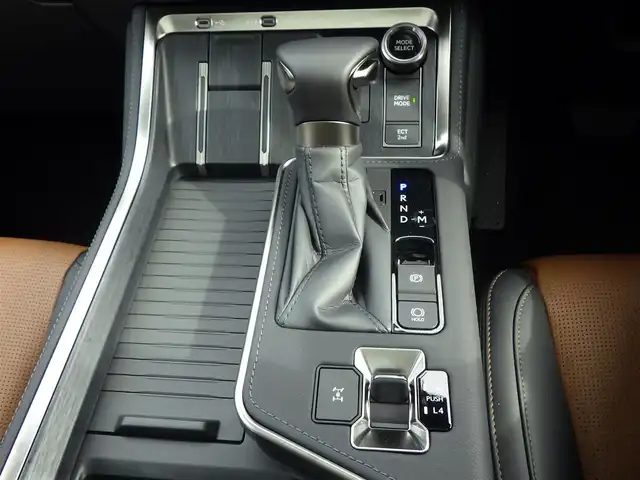 レクサス ＧＸ 550 バージョンL 千葉県 2025(令7)年 0.3万km ソニッククォーツ Lexus Safety System+/・プリクラッシュセーフティ/・プロアクティブドライビングアシスト/・レーンチェンジアシスト/・フロントクロストラフィックアラート/・リヤクロストラフィックアラート/・ブラインドスポットモニター/・自動ハイビーム/Advanced Drive/パノラマルーフ/セミアニリン本革シート/モデリスタエアロパーツ（フロント、リアアンダー）/前席パワーシート/シートベンチレーション/シートヒーター/サードシート電動リクライニングシート/マークレビンソンプレミアムサラウンドサウンドシステム/純正コネクトナビ/地デジTV/【Bluetooth接続】/【Apple CarPlay　Android Auto対応】/パノラミックビューモニター/ドライブレコーダー/置くだけ充電/デジタルインナーミラー/ヘッドアップディスプレイ/左右オートステップ/革巻きステアリング/ステアリングスイッチ/パドルシフト/ETC（2.0）/3眼LEDヘッドライト/LEDフォグライト/ウインカーミラー/クリアランスソナー/純正22インチアルミホイル/サイド/カーテン/ニーエアバッグ/スマートキー