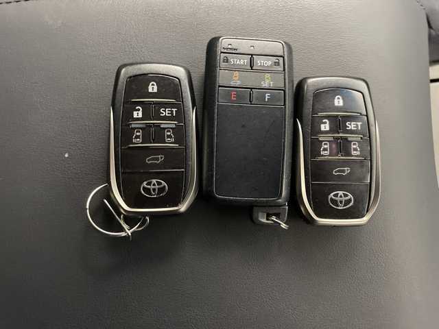 トヨタ アルファード S Cパッケージ 道央・札幌 2021(令3)年 5.2万km ホワイトパールクリスタルシャイン ・4WD/・プリクラッシュセーフティ/・純正ディスプレイオーディオ/・フルセグ/BT/CD/DVD）/・バックカメラ/・フリップダウンモニター/・トヨタセーフティセンス/・レーダークルーズコントロール/・スマートキー一体型エンジンスターター/・社外前後ドライブレコーダー/・ステアリングスイッチ/ヒーター/・LEDオートライト/オートハイビーム/・レザーシート/シートヒーター/・パワーシート/シートポジションメモリー/・シートベンチレーション/・パワーバックドア/・両側パワースライドドア/・夏タイヤ純正アルミセット積込/・ビルドインETC