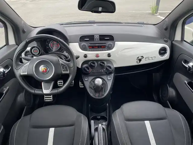 アバルト ５００ 福岡県 2014(平26)年 6万km 白 ・XCARLINK/Bluetooth/USB/CD/MP3/・ETC/・純正17AW/・モーションコントロールビーム/・左ハンドルMT/・社外LEDバルブ