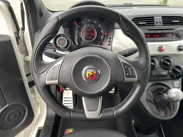 アバルト ５００ 福岡県 2014(平26)年 6万km 白 ・XCARLINK/Bluetooth/USB/CD/MP3/・ETC/・純正17AW/・モーションコントロールビーム/・左ハンドルMT/・社外LEDバルブ