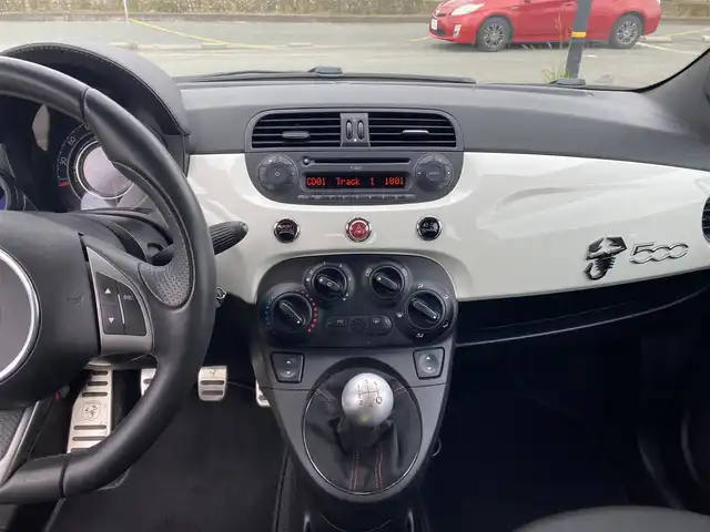 アバルト ５００ 福岡県 2014(平26)年 6万km 白 ・XCARLINK/Bluetooth/USB/CD/MP3/・ETC/・純正17AW/・モーションコントロールビーム/・左ハンドルMT/・社外LEDバルブ