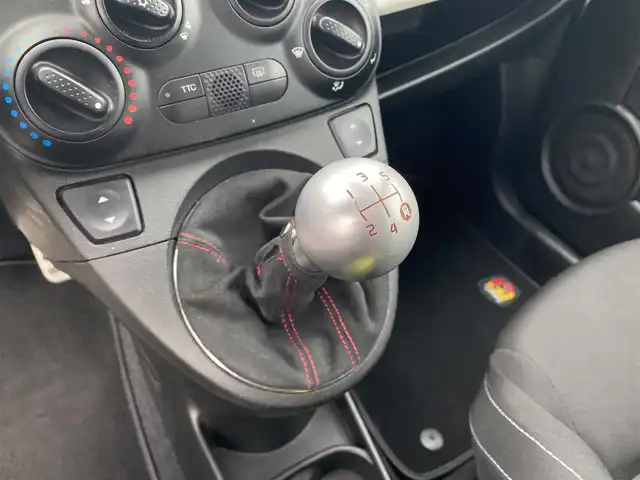 アバルト ５００ 福岡県 2014(平26)年 6万km 白 ・XCARLINK/Bluetooth/USB/CD/MP3/・ETC/・純正17AW/・モーションコントロールビーム/・左ハンドルMT/・社外LEDバルブ