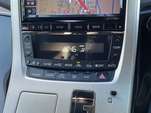 トヨタ アルファード 240S タイプゴールド 山梨県 2013(平25)年 11.5万km ホワイトパールクリスタルシャイン ALPINE製ナビ/ALPINE製フリップダウンモニター/CD/DVD/Bluetooth/SD/フルセグTV/バックカメラ/ETC/両側電動スライドドア/電動リアゲート/ステアリングスイッチ/クルーズコントロール/スペアキー/取扱説明書/保証書/社外マフラー/ローダウン/冬タイヤ純正ホイール付き車載（235/50/18）