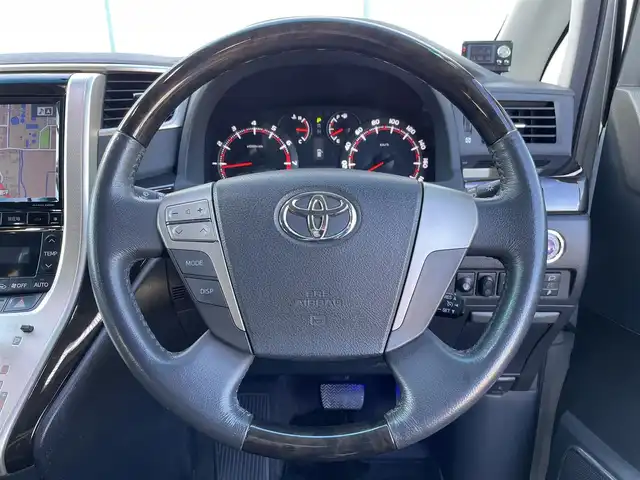 トヨタ アルファード 240S タイプゴールド 山梨県 2013(平25)年 11.5万km ホワイトパールクリスタルシャイン ALPINE製ナビ/ALPINE製フリップダウンモニター/CD/DVD/Bluetooth/SD/フルセグTV/バックカメラ/ETC/両側電動スライドドア/電動リアゲート/ステアリングスイッチ/クルーズコントロール/スペアキー/取扱説明書/保証書/社外マフラー/ローダウン/冬タイヤ純正ホイール付き車載（235/50/18）