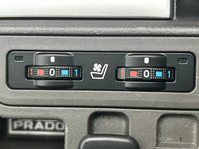 トヨタ ランドクルーザー プラド TX Lパッケージ マットブラED 山形県 2023(令5)年 2.5万km ホワイトパールクリスタルシャイン 4WD/衝突被害軽減システム/サンルーフ/モデリスタエアロ/純正メモリナビ/　　【CD DVD BT フルセグ USB】/全周囲カメラ/レーダークルーズコントロール/LEDオートライト/レザーシート/パワーシート/シートエアコン/シートヒーター/純正18インチアルミホイール/ドライブレコーダー/ステアリングスイッチ/MTモード付AT/電動格納ウィンカーミラー/フォグランプ/スマートキー/ETC2.0
