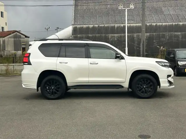 トヨタ ランドクルーザー プラド TX Lパッケージ マットブラED 山形県 2023(令5)年 2.5万km ホワイトパールクリスタルシャイン 4WD/衝突被害軽減システム/サンルーフ/モデリスタエアロ/純正メモリナビ/　　【CD DVD BT フルセグ USB】/全周囲カメラ/レーダークルーズコントロール/LEDオートライト/レザーシート/パワーシート/シートエアコン/シートヒーター/純正18インチアルミホイール/ドライブレコーダー/ステアリングスイッチ/MTモード付AT/電動格納ウィンカーミラー/フォグランプ/スマートキー/ETC2.0