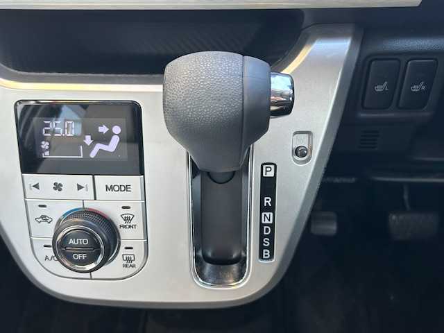 ダイハツ キャスト スタイル GターボプライムコレSAⅡ 宮城県 2016(平28)年 4.4万km パールホワイトⅢ 登録時走行距離43358km/プッシュスタート/バックカメラ/シートヒーター/PWRモードスイッチ/ステアリングリモコン/オートライト/アイドリングストップ/フルエアロ/横滑り防止機能/衝突軽減装置/シートカバー/純正ドアバイザー/純正フロアマット/純正ナビ フルセグ/AM/FM・CD/DVD・TV・BT・HDMI・iPod/コーナーセンサー後/レーダーセンサー前/LEDヘッドライト/24年製ラジアルタイヤ