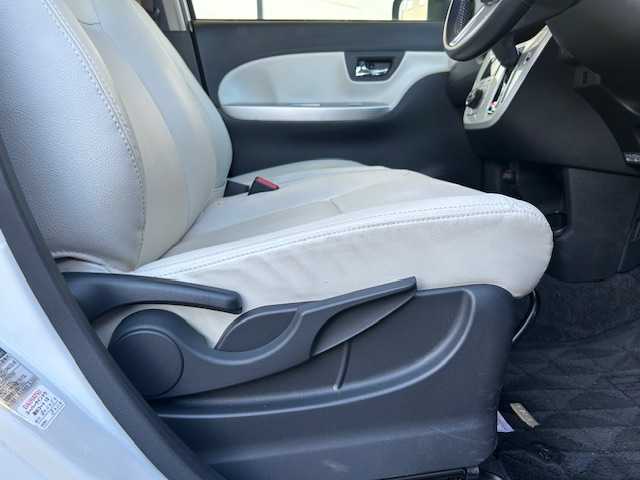 ダイハツ キャスト スタイル GターボプライムコレSAⅡ 宮城県 2016(平28)年 4.4万km パールホワイトⅢ 登録時走行距離43358km/プッシュスタート/バックカメラ/シートヒーター/PWRモードスイッチ/ステアリングリモコン/オートライト/アイドリングストップ/フルエアロ/横滑り防止機能/衝突軽減装置/シートカバー/純正ドアバイザー/純正フロアマット/純正ナビ フルセグ/AM/FM・CD/DVD・TV・BT・HDMI・iPod/コーナーセンサー後/レーダーセンサー前/LEDヘッドライト/24年製ラジアルタイヤ