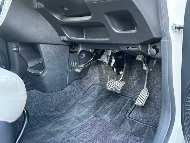 ダイハツ キャスト スタイル GターボプライムコレSAⅡ 宮城県 2016(平28)年 4.4万km パールホワイトⅢ 登録時走行距離43358km/プッシュスタート/バックカメラ/シートヒーター/PWRモードスイッチ/ステアリングリモコン/オートライト/アイドリングストップ/フルエアロ/横滑り防止機能/衝突軽減装置/シートカバー/純正ドアバイザー/純正フロアマット/純正ナビ フルセグ/AM/FM・CD/DVD・TV・BT・HDMI・iPod/コーナーセンサー後/レーダーセンサー前/LEDヘッドライト/24年製ラジアルタイヤ