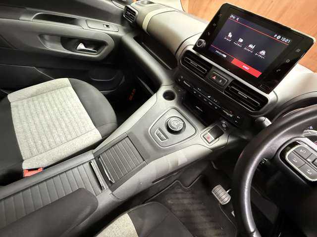 シトロエン ベルランゴ シャイン 千葉県 2021(令3)年 5.6万km サーブル パノラマルーフ　/ＡＣＣ　/ディスプレイオーディオ　/バックカメラ　/ＣａｒＰｌａｙ　/Ｂｌｕｅｔｏｏｔｈ接続　/パドルシフト　/純正１６インチＡＷ　/ＥＴＣ　/プッシュスタート　/衝突軽減Ｂ　/ＬＫＡ　/ＢＳＭ