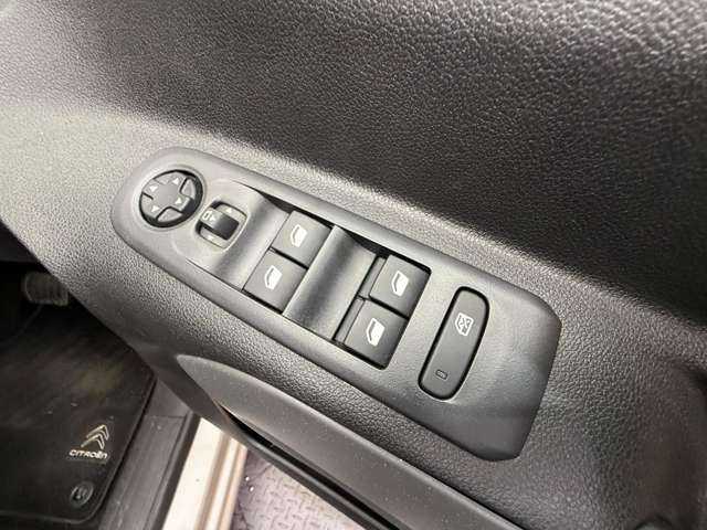 シトロエン ベルランゴ シャイン 千葉県 2021(令3)年 5.6万km サーブル パノラマルーフ　/ＡＣＣ　/ディスプレイオーディオ　/バックカメラ　/ＣａｒＰｌａｙ　/Ｂｌｕｅｔｏｏｔｈ接続　/パドルシフト　/純正１６インチＡＷ　/ＥＴＣ　/プッシュスタート　/衝突軽減Ｂ　/ＬＫＡ　/ＢＳＭ