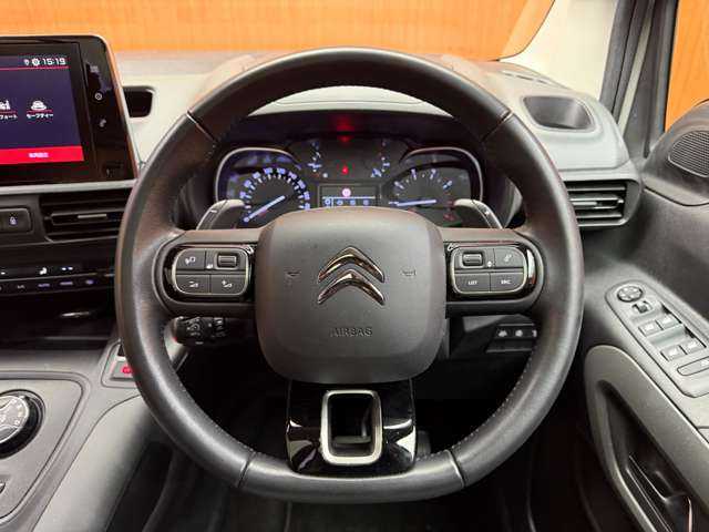 シトロエン ベルランゴ シャイン 千葉県 2021(令3)年 5.6万km サーブル パノラマルーフ　/ＡＣＣ　/ディスプレイオーディオ　/バックカメラ　/ＣａｒＰｌａｙ　/Ｂｌｕｅｔｏｏｔｈ接続　/パドルシフト　/純正１６インチＡＷ　/ＥＴＣ　/プッシュスタート　/衝突軽減Ｂ　/ＬＫＡ　/ＢＳＭ