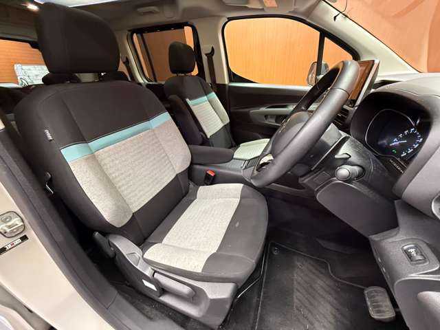 シトロエン ベルランゴ シャイン 千葉県 2021(令3)年 5.6万km サーブル パノラマルーフ　/ＡＣＣ　/ディスプレイオーディオ　/バックカメラ　/ＣａｒＰｌａｙ　/Ｂｌｕｅｔｏｏｔｈ接続　/パドルシフト　/純正１６インチＡＷ　/ＥＴＣ　/プッシュスタート　/衝突軽減Ｂ　/ＬＫＡ　/ＢＳＭ