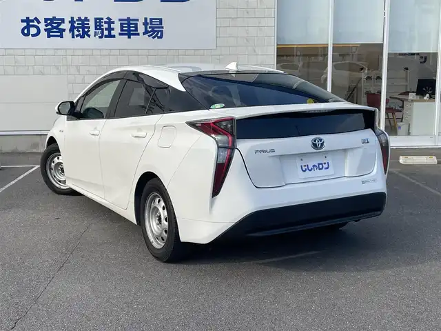トヨタ プリウス E 長崎県 2017(平29)年 12.1万km スーパーホワイトⅡ (株)IDOMが運営する【じしゃロン長崎店】の自社ローン対象車両になります。こちらは現金ご利用時の価格です。自社ローンご希望の方は別途その旨お申付け下さい。/・社外ナビ/・Bluetooth/・社外フロアマット/・ドライブレコーダー/・ETC/・ドアバイザー