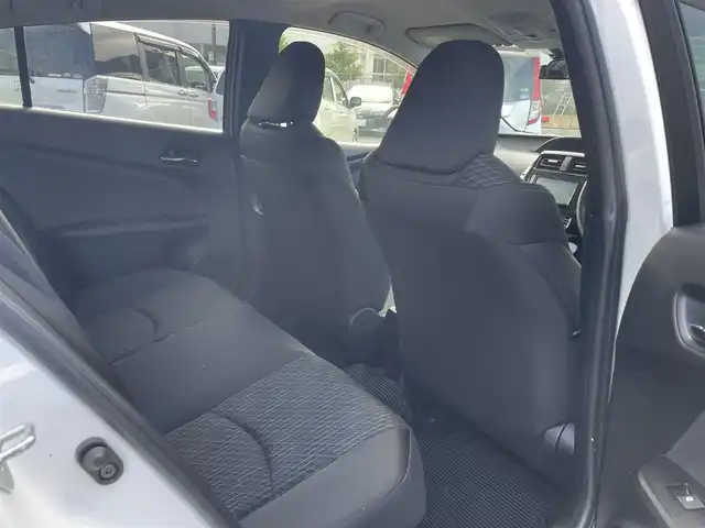 トヨタ プリウス E 長崎県 2017(平29)年 12.1万km スーパーホワイトⅡ (株)IDOMが運営する【じしゃロン長崎店】の自社ローン対象車両になります。こちらは現金ご利用時の価格です。自社ローンご希望の方は別途その旨お申付け下さい。/・社外ナビ/・Bluetooth/・社外フロアマット/・ドライブレコーダー/・ETC/・ドアバイザー