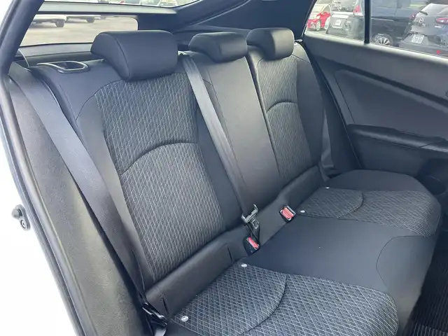 トヨタ プリウス E 長崎県 2017(平29)年 12.1万km スーパーホワイトⅡ (株)IDOMが運営する【じしゃロン長崎店】の自社ローン対象車両になります。こちらは現金ご利用時の価格です。自社ローンご希望の方は別途その旨お申付け下さい。/・社外ナビ/・Bluetooth/・社外フロアマット/・ドライブレコーダー/・ETC/・ドアバイザー