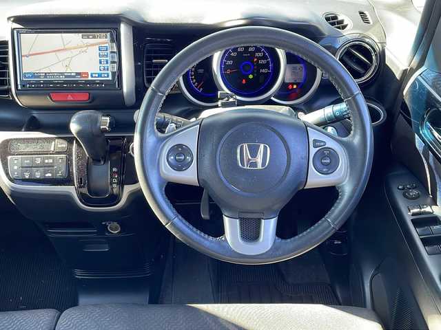 ホンダ Ｎ ＢＯＸ 茨城県 2013(平25)年 8.7万km プレミアムホワイトパール ステアリングスイッチ/クルーズコントロール/アイドリングストップ/バックカメラ/両側パワスラ/純正ナビ CD/DVD/BT/フルセグ　/LEDオートライト/横滑り防止装置/スマートキー/ETC