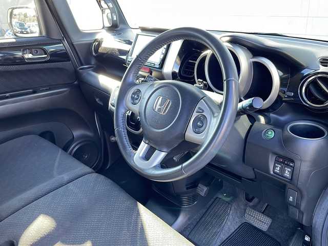 ホンダ Ｎ ＢＯＸ 茨城県 2013(平25)年 8.7万km プレミアムホワイトパール ステアリングスイッチ/クルーズコントロール/アイドリングストップ/バックカメラ/両側パワスラ/純正ナビ CD/DVD/BT/フルセグ　/LEDオートライト/横滑り防止装置/スマートキー/ETC